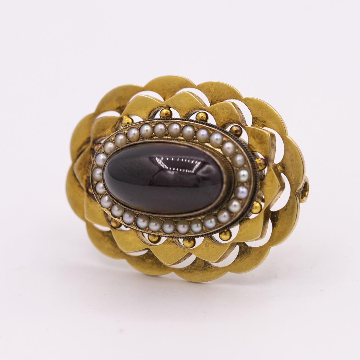 15Kt Yellow Gold Seed Pearl & Oval Cabochon Garnet Brooch