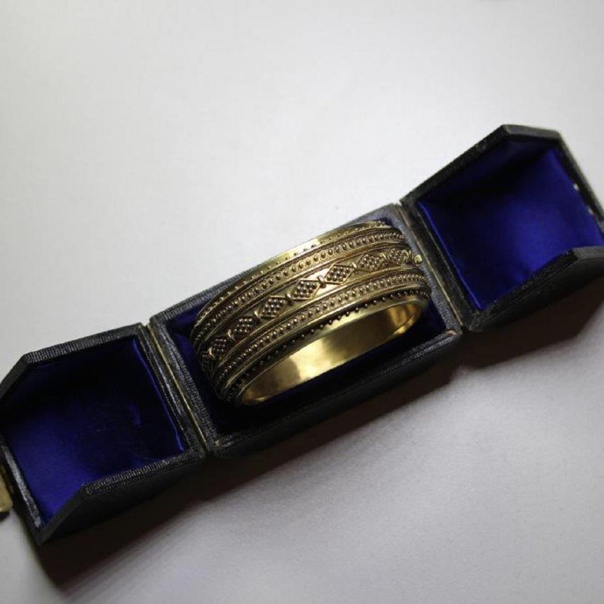Antique 15K Yellow Gold 25 Millimeter Victorian Etruscan Rivival Bangle Bracelet