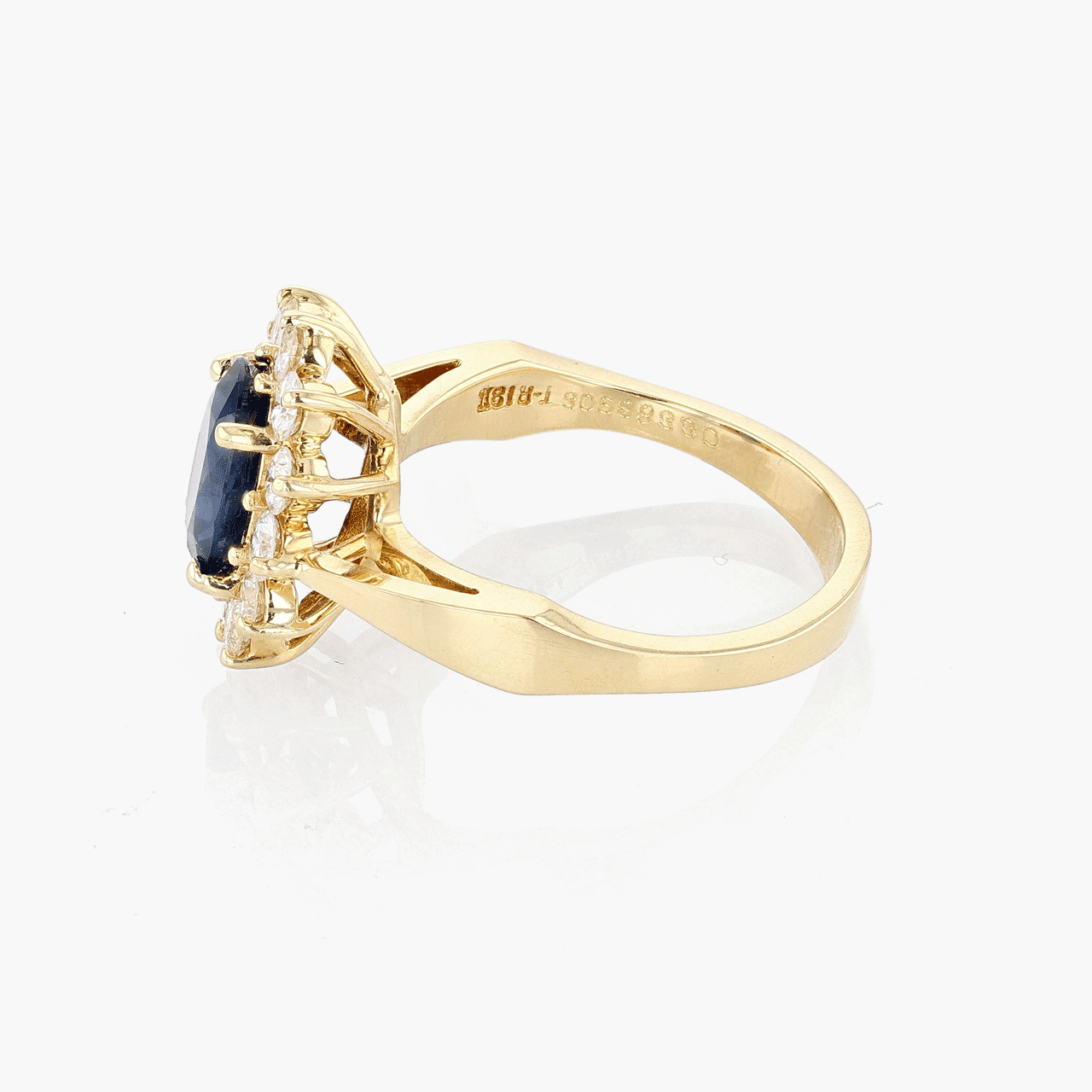 18k Yellow Gold Oval Sapphire and Diamond Ring