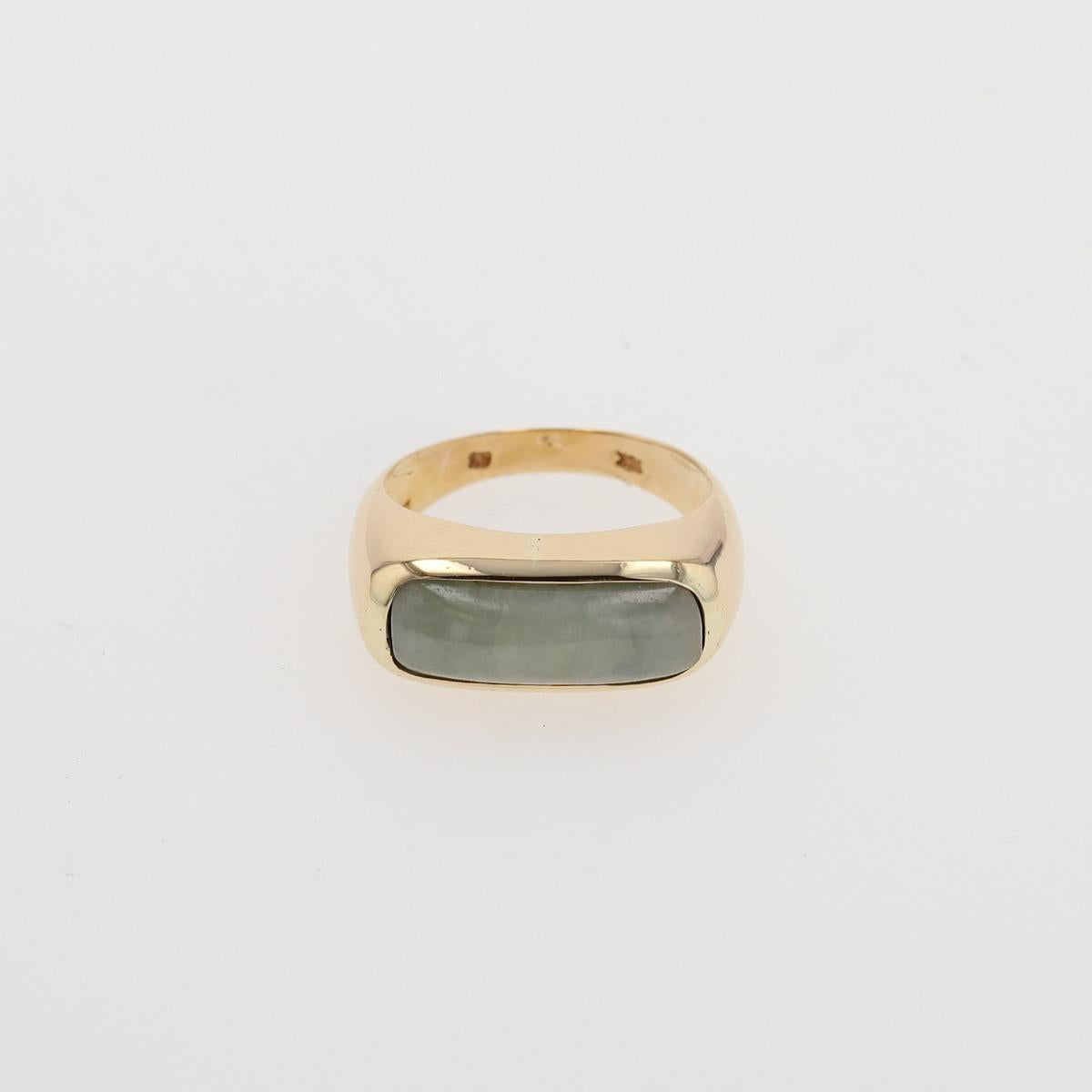 18KT Gold Nephrite Cabachon Ring