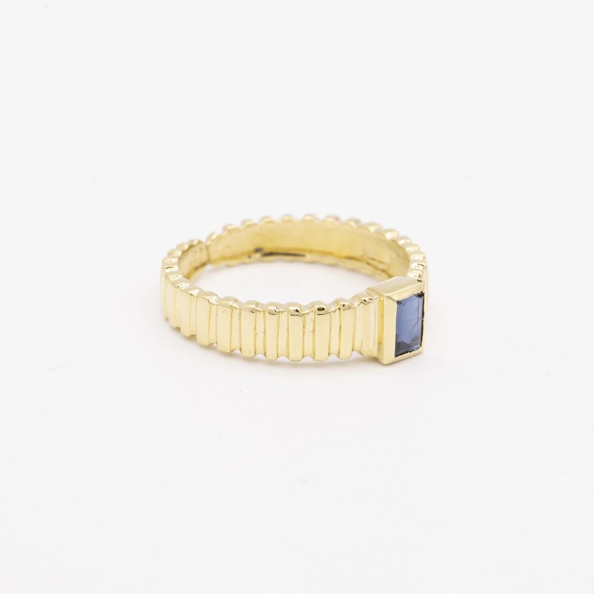 18Kt Yellow Gold Emerald Cut Sapphire Ring